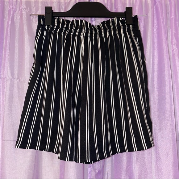 Black and White Striped Loose Leg High Waisted Elastic Band Waist Dress Shorts - Picture 2 of 3